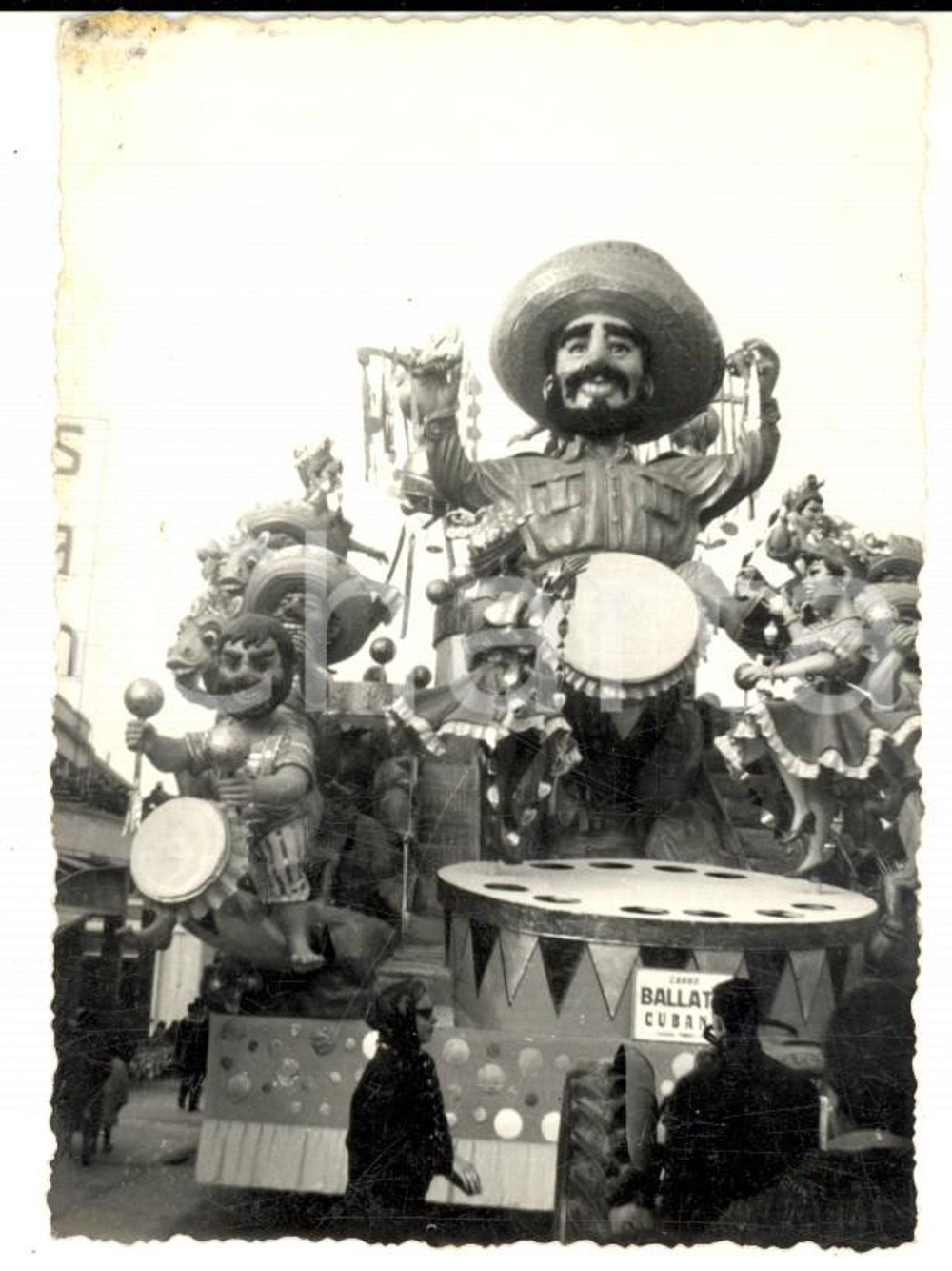 Fotografia d epoca originale 1960 ca VIAREGGIO CARNEVALE Carro allegorico ballata cubana Foto VINTAGE 7x10 1