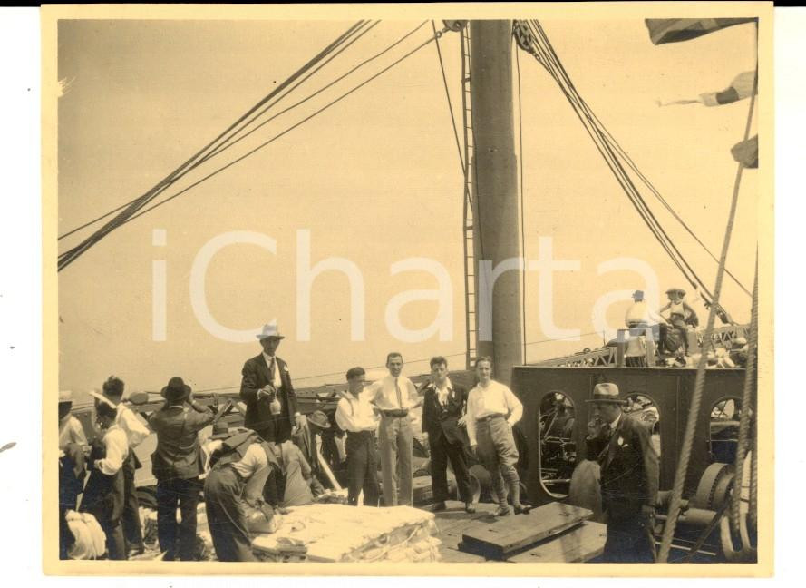 Fotografia d epoca originale 1940 ca GENOVA Crociera del DOPOLAVORO FIAT  Partecipanti sul ponte Foto 10x8 1