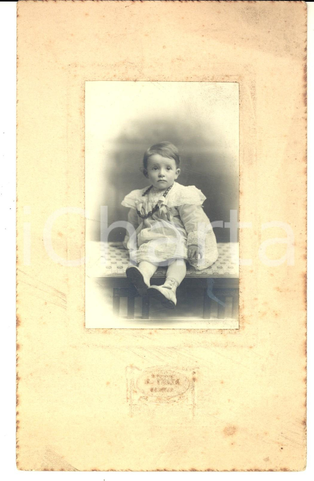 Fotografia d epoca originale 1900 ca GENOVA Ritratto di bambino in abito bianco  Foto A. TESTA 13x20 cm 1