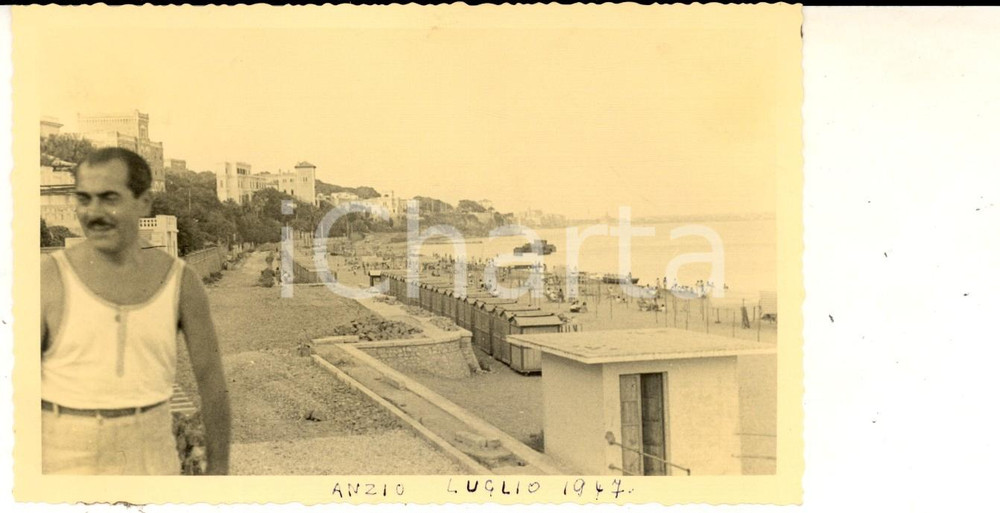 Fotografia d epoca originale 1947 ANZIO Ritratto con la spiaggia in estate  Foto cartolina VINTAGE 1