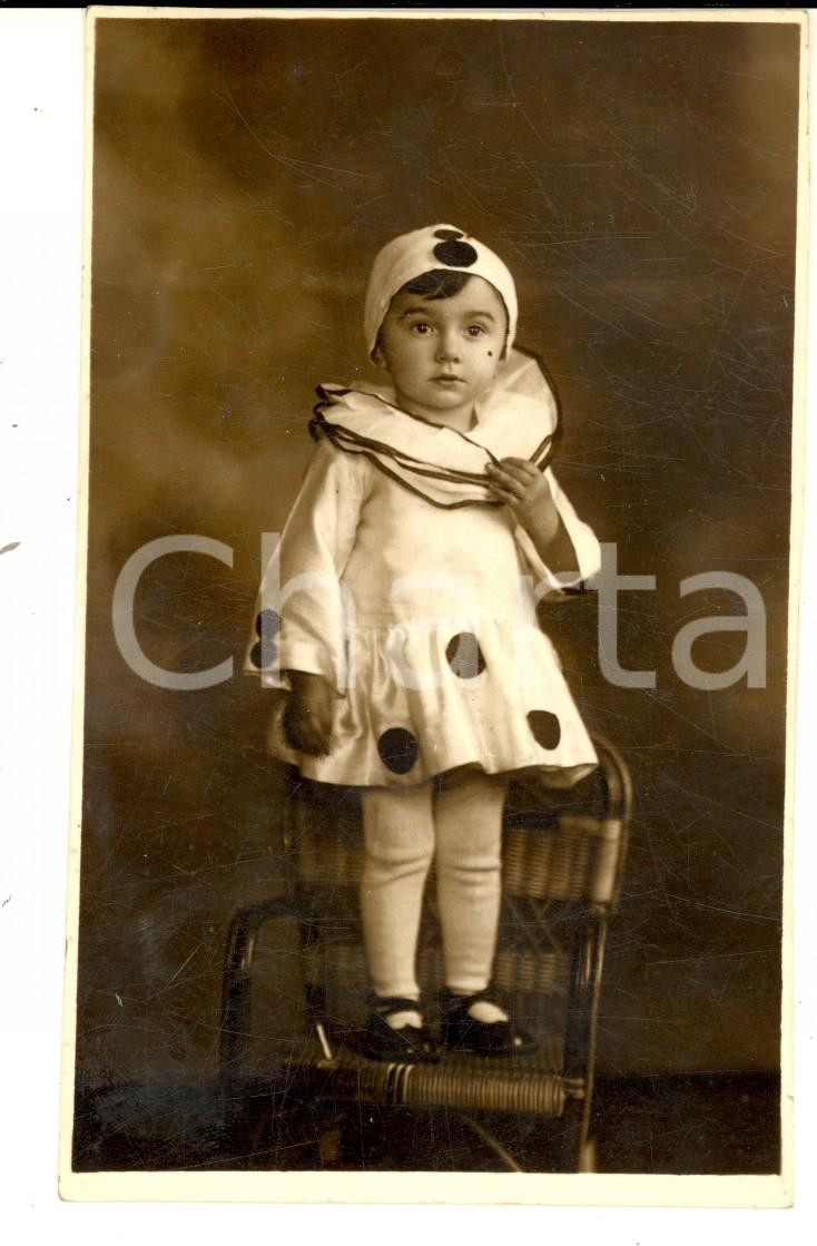 Fotografia d epoca originale 1930 ca MILANO Bambino in costume da Pierrot Foto BRAMBATI PORTA GENOVA 1
