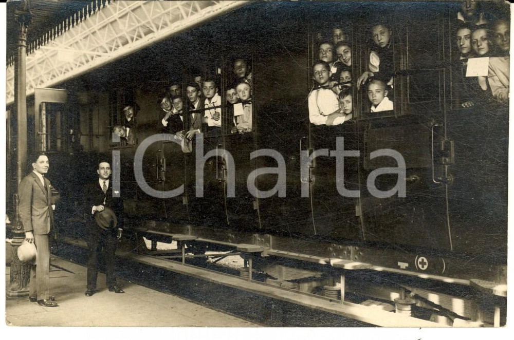 Fotografia d epoca originale 1928 TORINO PORTA NUOVA Partenza treno della CROCE ROSSA Foto cartolina 1