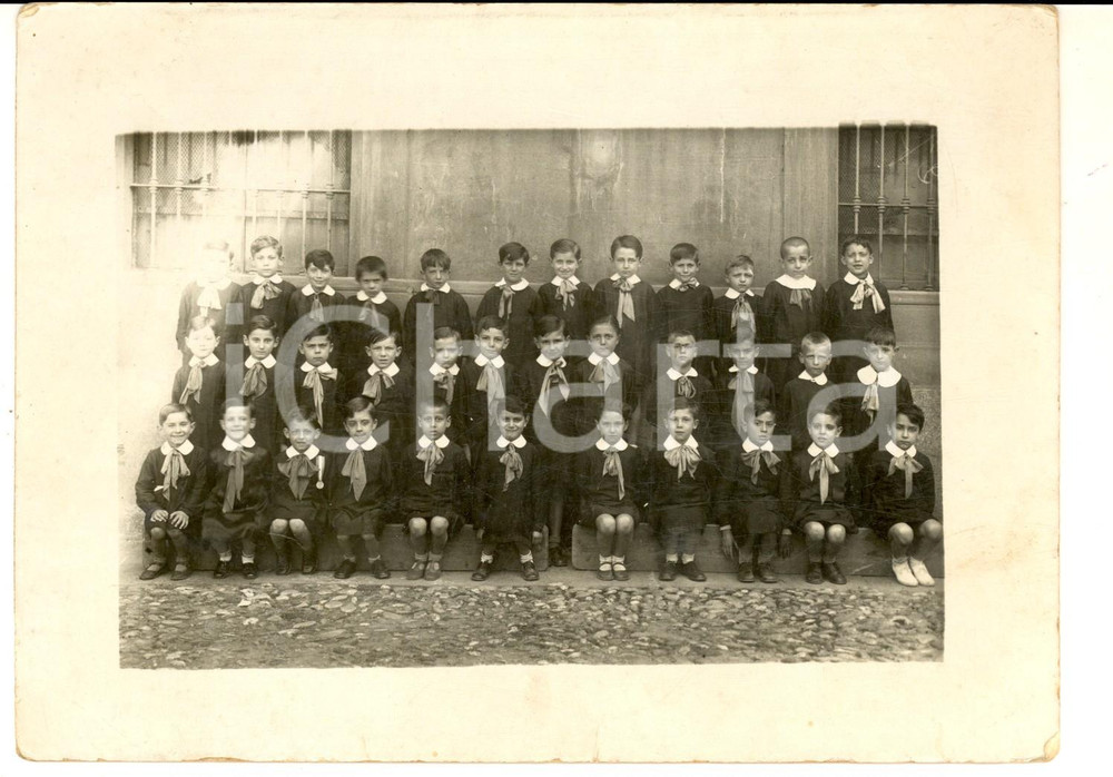 Fotografia d epoca originale 1940 ca GRANA AT Ritratto di una classe elementare maschile Foto 18x13 cm 1