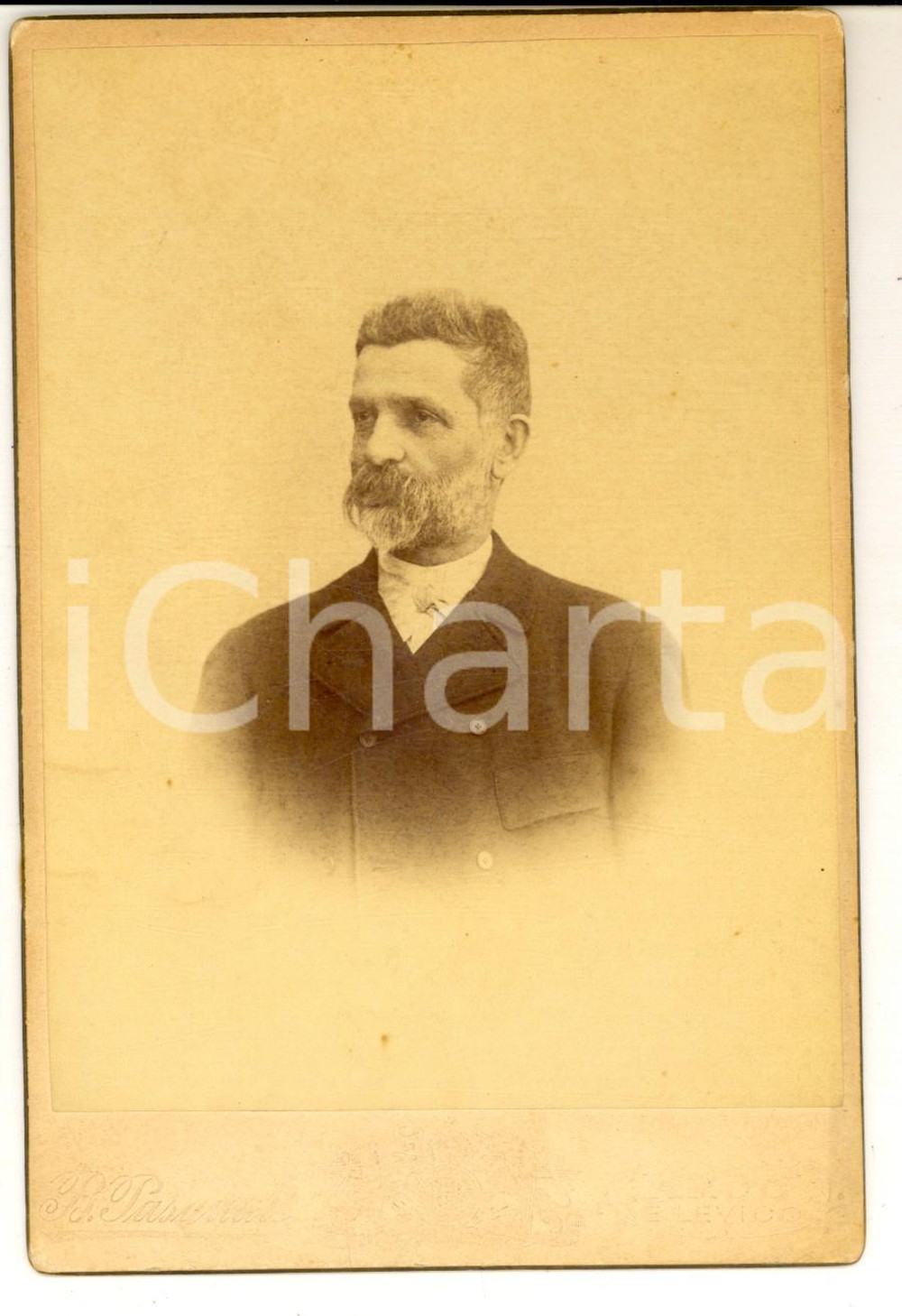 Fotografia d epoca originale 1890 ca ARCO TN Ritratto maschile con cravatta chiara  Foto B. PASQUALI 11x16 1