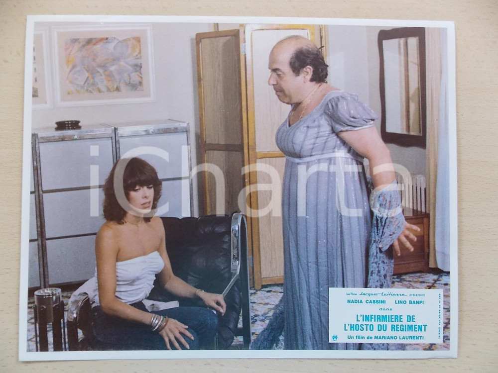 Materiale cinematografico d’epoca 1979 INFERMIERA NELLA CORSIA DEI MILITARI Nadia CASSINI Lino BANFI Lobby card 1