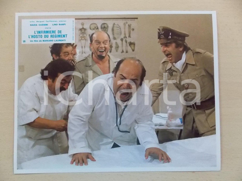 Materiale cinematografico d’epoca 1979 INFERMIERA NELLA CORSIA DEI MILITARI Lino BANFI Luigi UZZO Lobby card 1