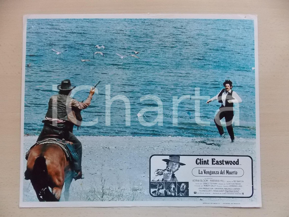 Materiale cinematografico d’epoca 1973 LO STRANIERO SENZA NOME Clint EASTWOOD Duello sulla spiaggia Lobby card 1