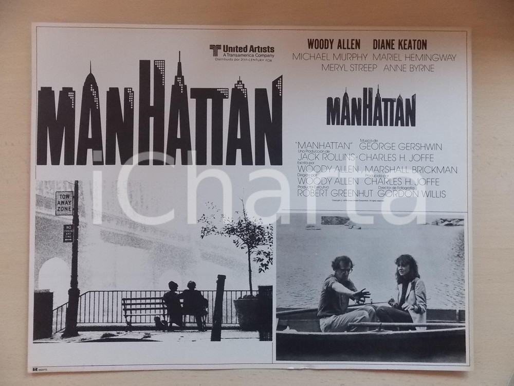 Materiale cinematografico d’epoca 1979 MANHATTAN Woody ALLEN and Diane KEATON on a boat Lobby card 40x31 cm 1