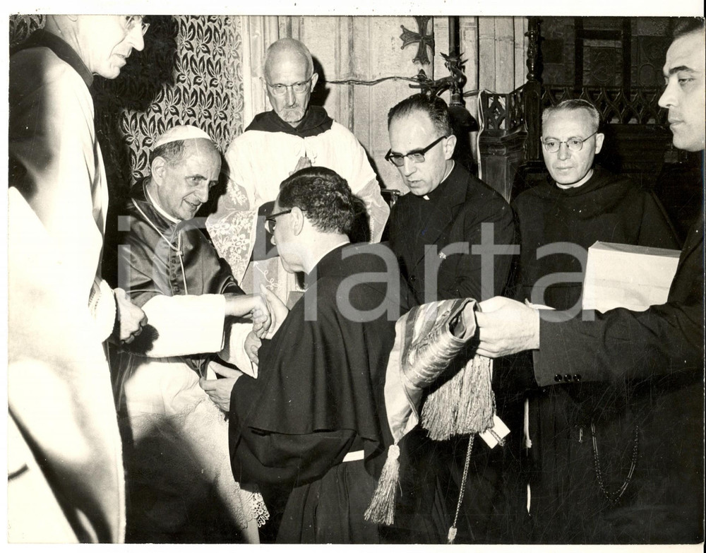 Fotografia d epoca originale 1965 ca CITTA  DEL VATICANO Papa PAOLO VI riceve sacerdoti  Foto 24x18 cm 1