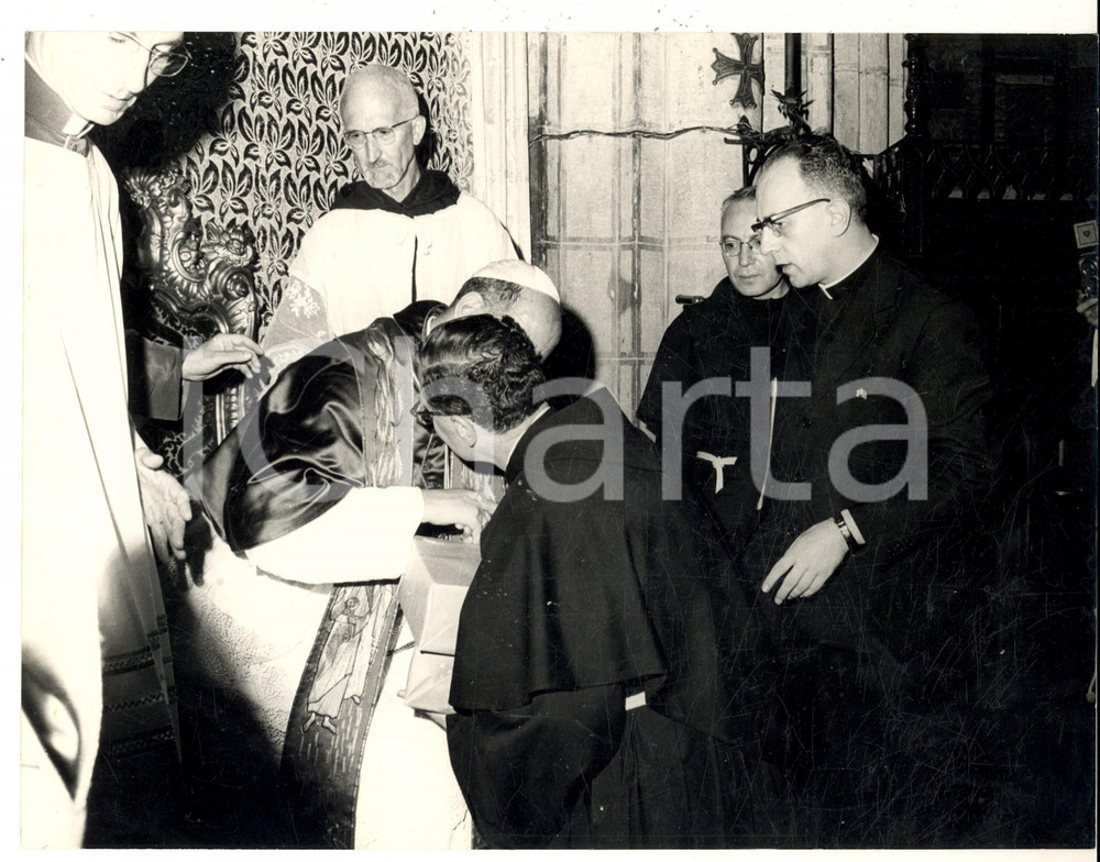 Fotografia d epoca originale 1965 ca CITTA  DEL VATICANO Papa PAOLO VI riceve sacerdoti  Foto 24x18 1
