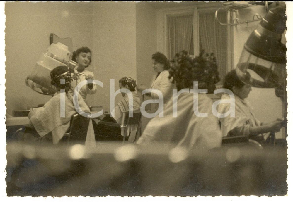 Fotografia d epoca originale 1950 ca MILANO Il salone di un parrucchiere per donna  Foto VINTAGE 15x10 cm 1