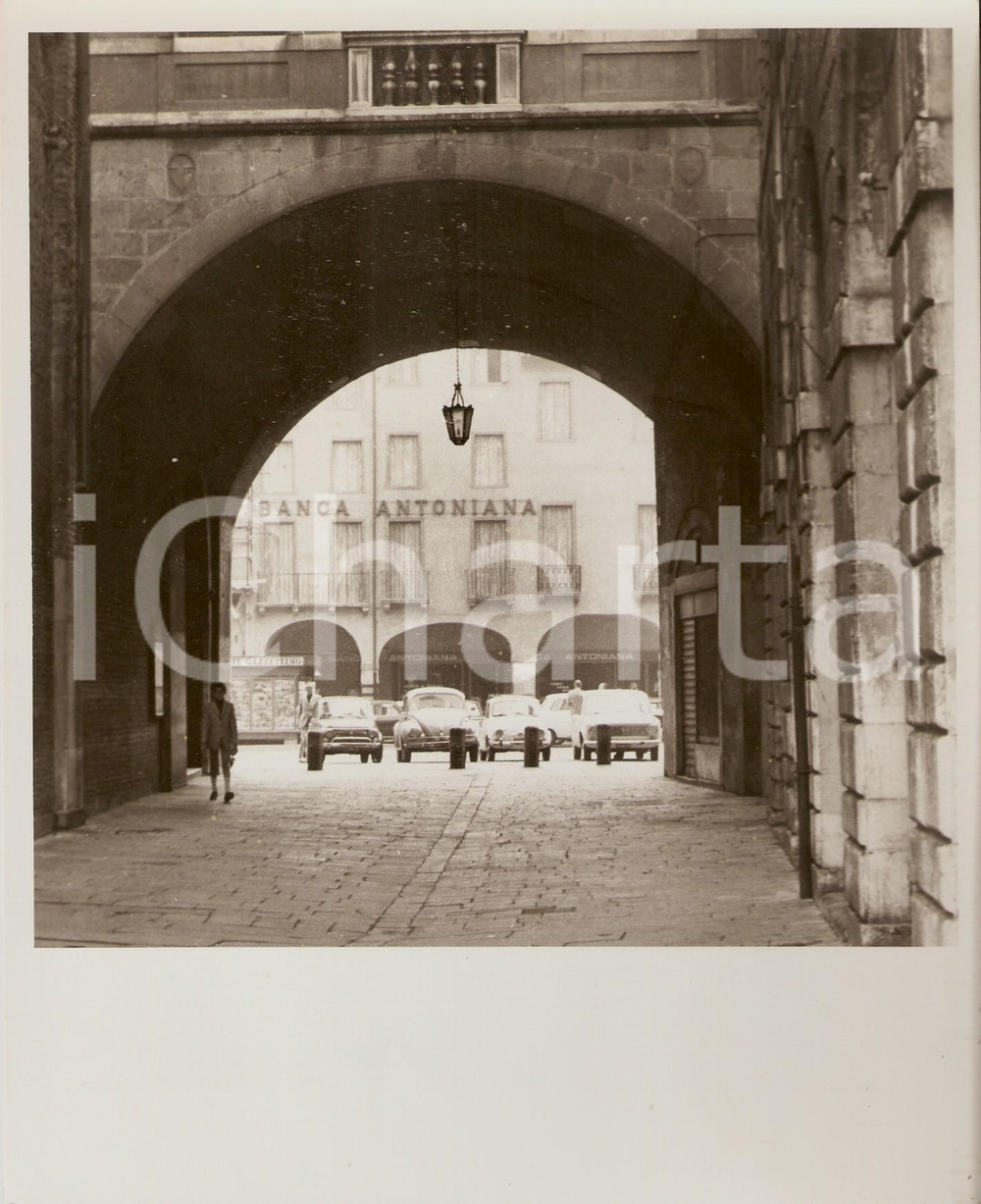 Fotografia d epoca originale 1970 ca PADOVA Scorcio della città con sede della BANCA ANTONIANA Foto ARTISTICA 1