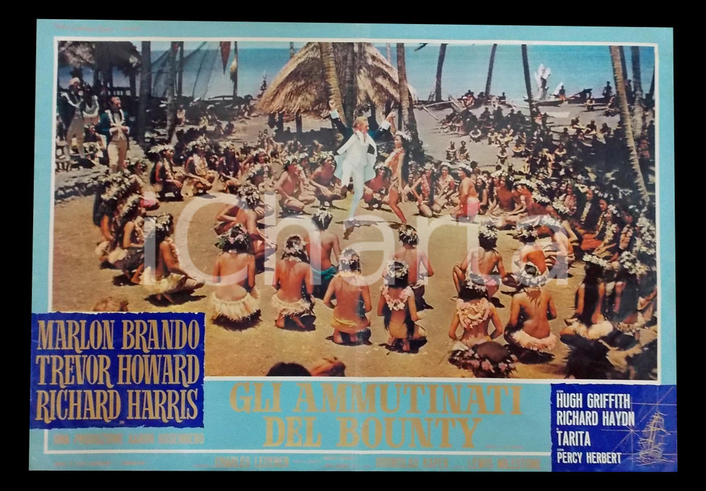 Materiale cinematografico d’epoca 1962 GLI AMMUTINATI DEL BOUNTY Marlon BRANDO danza con indigene Lobby card 1