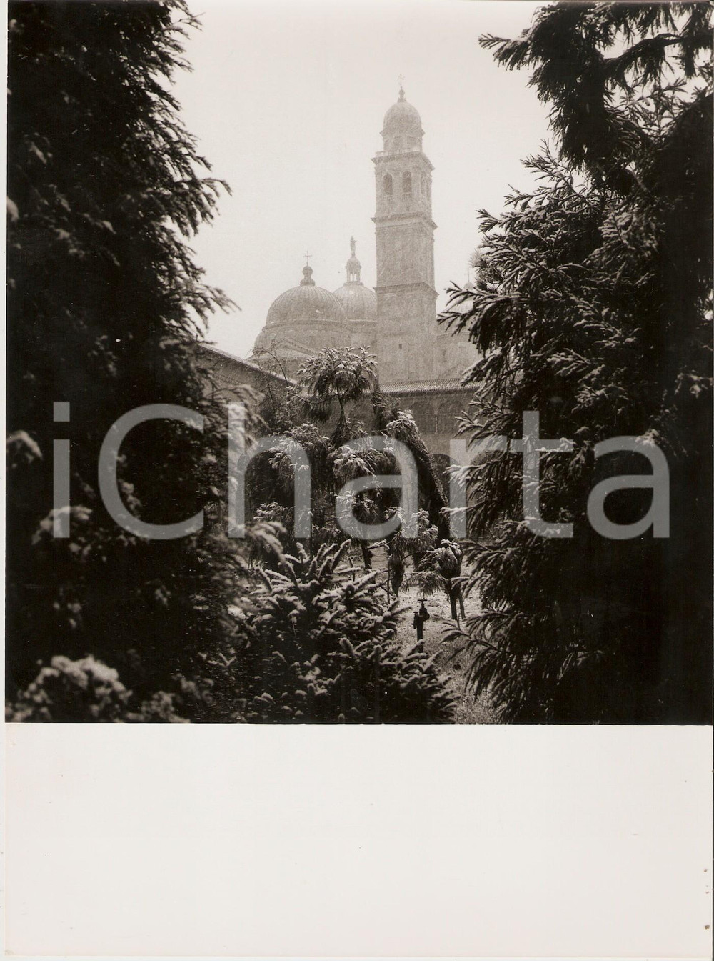 Fotografia d epoca originale 1970 ca PADOVA Abbazia di SANTA GIUSTINA vista da un chiostro innevato Foto 1