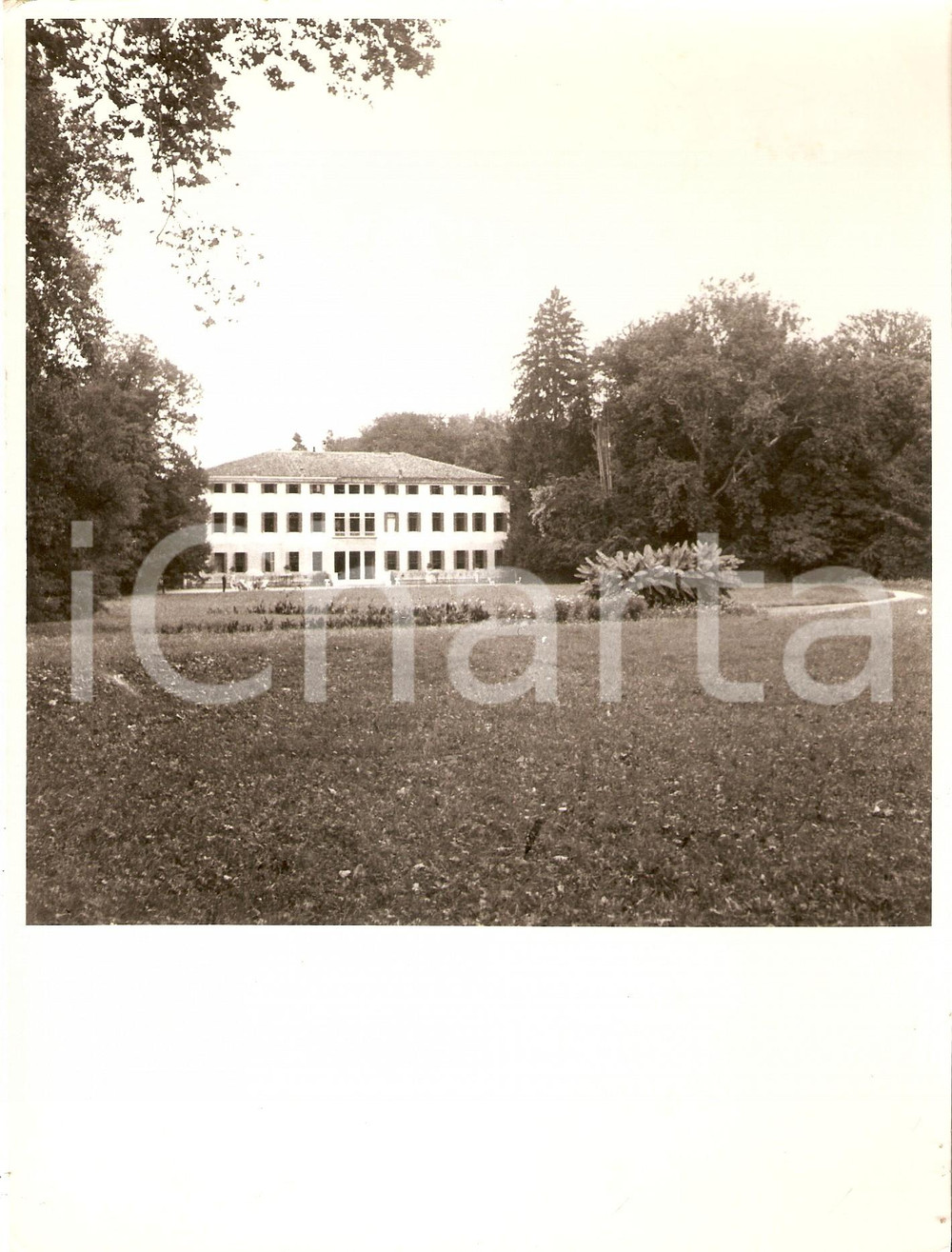 Fotografia d epoca originale 1970 ca AREA PADOVANA Panorama di una villa dal parco Foto 17x23 cm 1