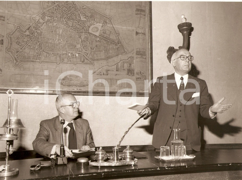 Fotografia d epoca originale 1984 PADOVA Luigi GUI e Girolamo ARNABOLDI durante una conferenza  Foto 1