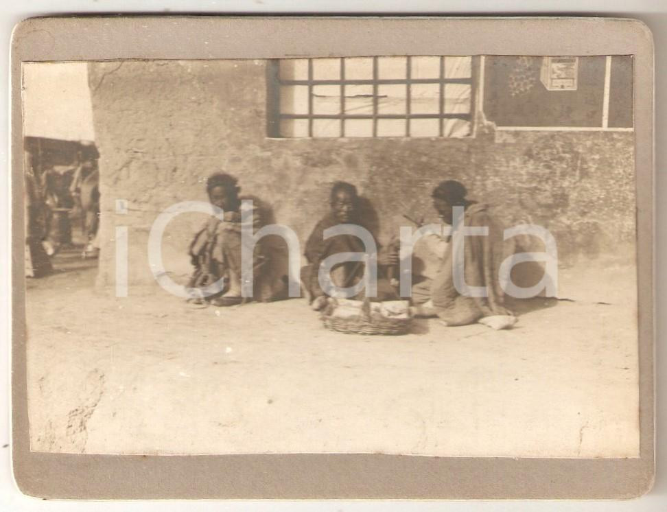 Fotografia d epoca originale 1900 ca CHINA Fumatori d oppio  Foto RARA cm 12 x 9 1