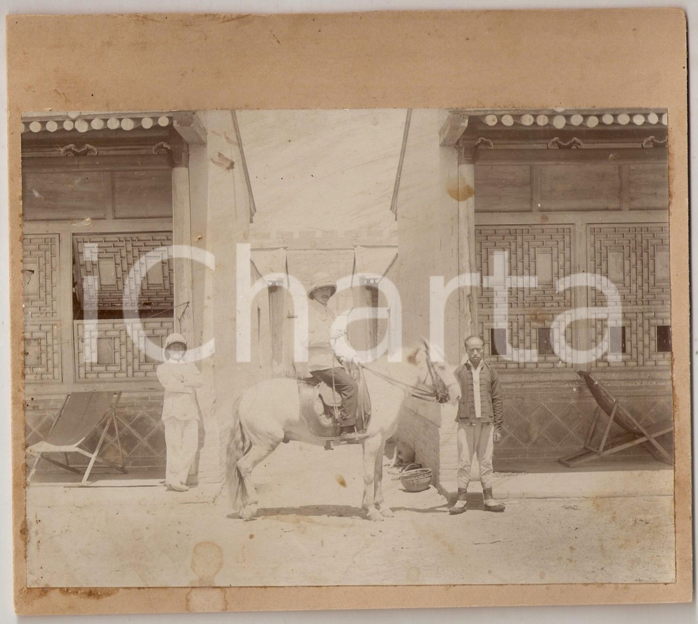 Fotografia d epoca originale 1909 LAOS ? Ufficiale Joseph CORDIAT a cavallo di un pony  Foto CURIOSA 21x19 1