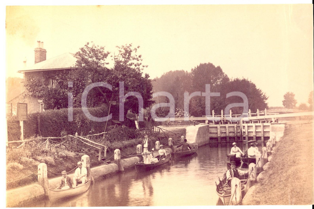 Fotografia d epoca originale 1910 ca BELGIQUE Gitanti in barca lungo un canale Foto VINTAGE RARA 20x13 cm 1