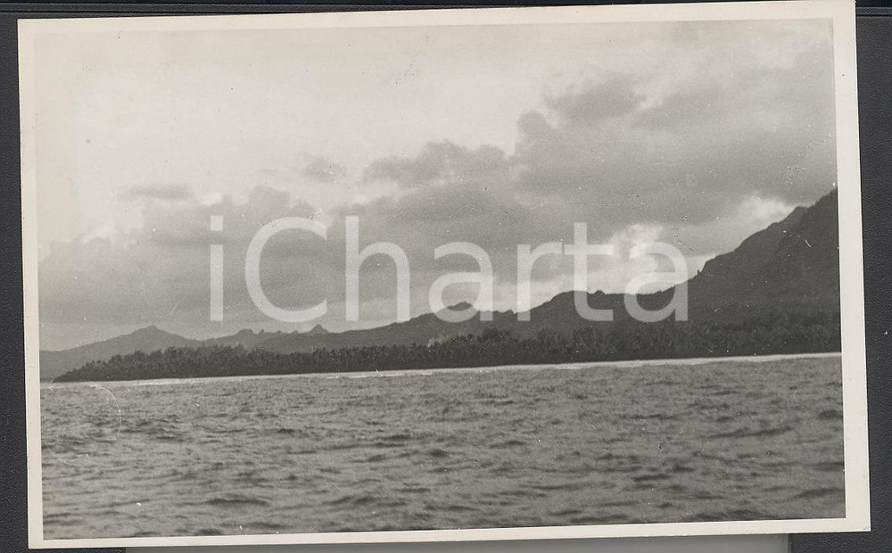 Fotografia d epoca originale 1937 HUAHINE Polinesia Veduta al tramonto REAL PHOTO cm 13,5 x 8,5 1