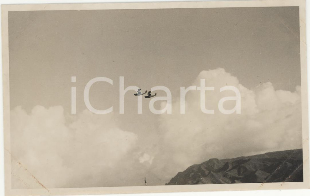 Fotografia d epoca originale 1937 PAPEETE Polinesia Aerei in volo sull isola  REAL PHOTO cm 13,5 x 8,5 1
