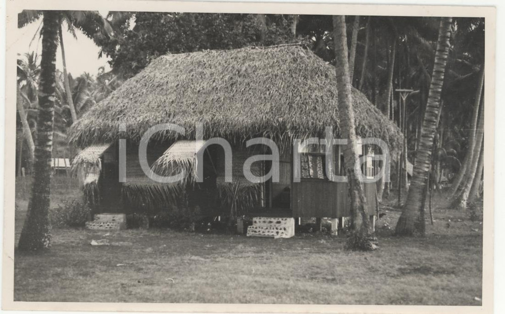 Fotografia d epoca originale 1937 HUAHINE Polinesia Un bungalow turistico REAL PHOTO cm 13,5 x 8,5 1