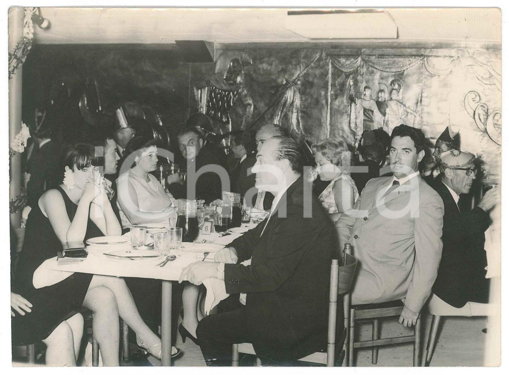 Fotografia d epoca originale Agosto 1966  Nave REGINA  Cena nel salone ristorante  Foto 18x13 cm 1
