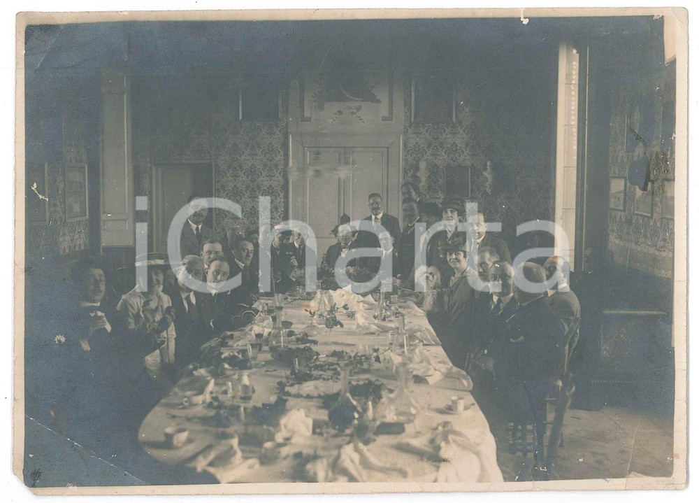 Fotografia d epoca originale 1920 ca ROMA ? Cena sociale in palazzo storico Fotografia PORRY PASTOREL 1