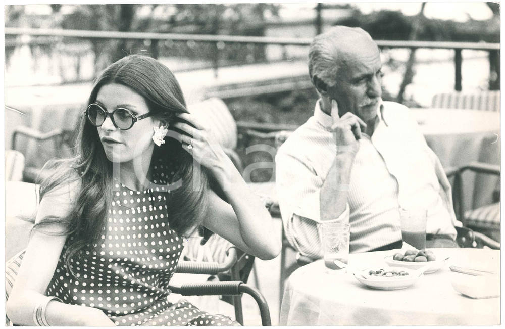 Fotografia d epoca originale 1965 ca COSTUME Cantante MILVA con il marito Maurizio CORGNATI 3 Foto 30x20 cm 1