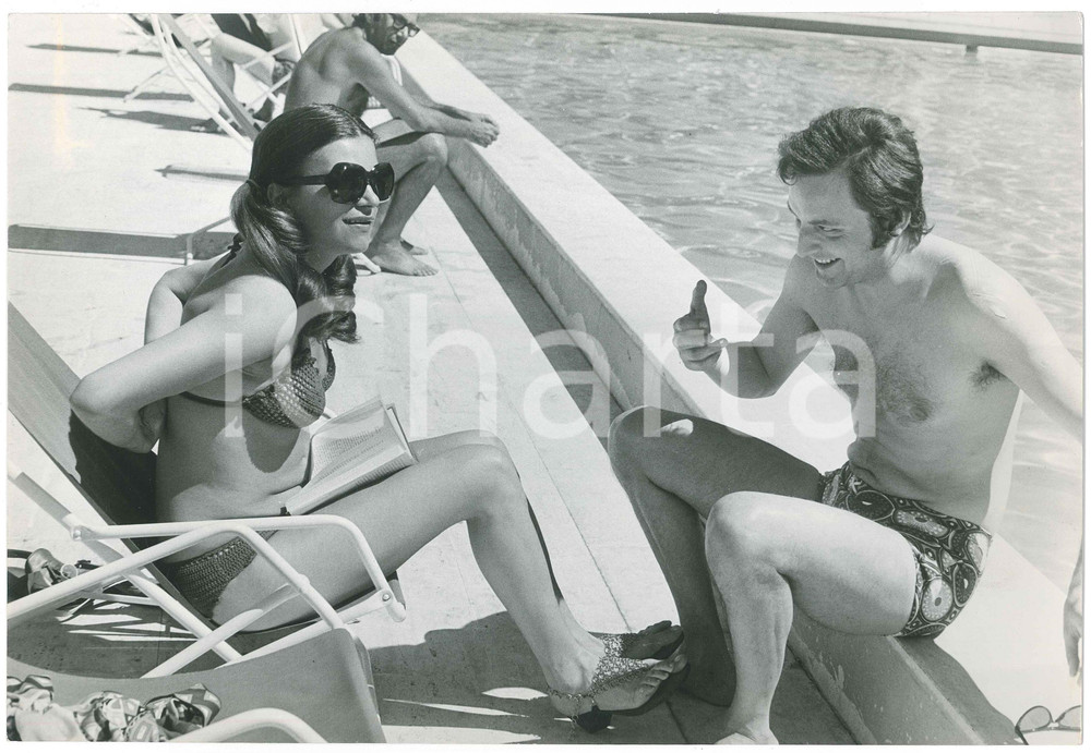 Fotografia d epoca originale 1970 ca COSTUME ITALIA Cantante MILVA in piscina  Ritratto  Foto 30x20 cm 1