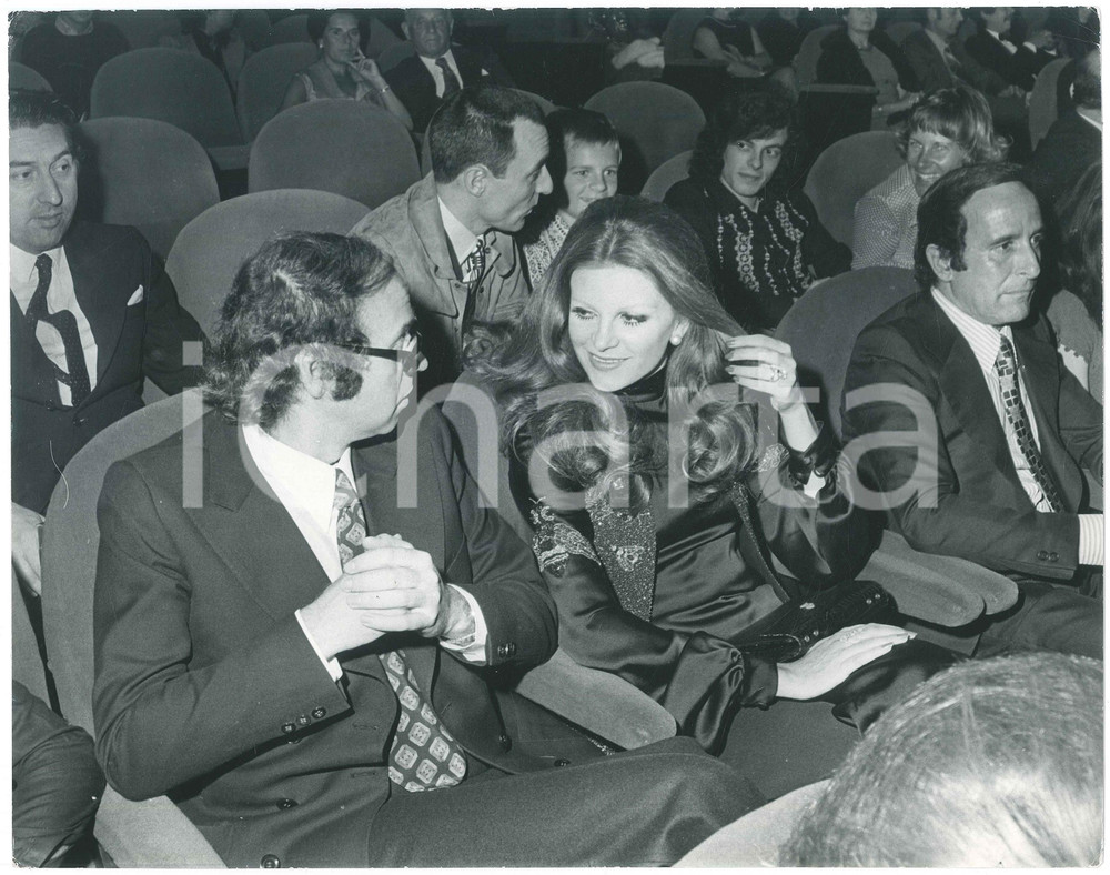 Fotografia d epoca originale 1975 ca COSTUME Cantante MILVA a un festival Fotografia 30x20 cm 1
