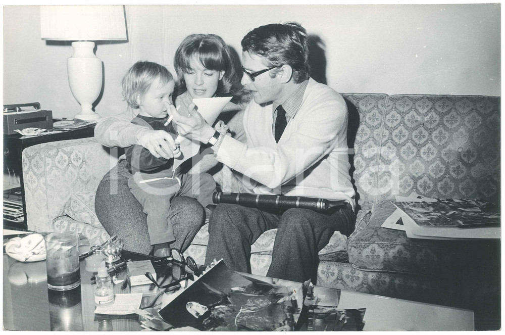 Fotografia d epoca originale 1970 ca COSTUME Romy SCHNEIDER con Harry MEYEN e il figlio David 6 Foto 1