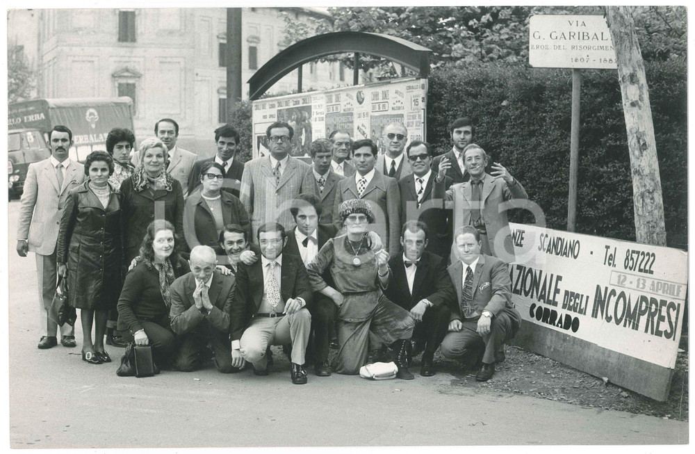 Fotografia d epoca originale 1972 SCANDIANO Festival degli incompresi  Partecipanti in Via Garibaldi  Foto 1