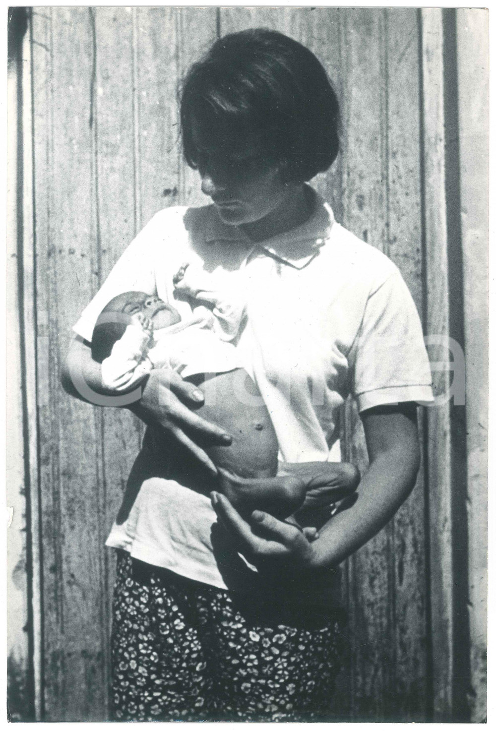 1975 ca CUIABÁ - BRAZIL Spedizione missionaria - Bambino nato in ospedale - Foto