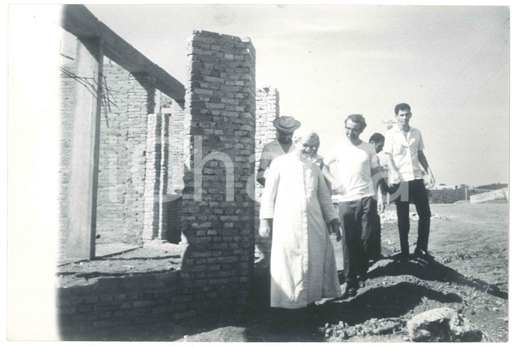 Fotografia d epoca originale 1975 ca POXOREU BRAZIL Spedizione missionaria  Arcivescovo di CAMPO GRANDE Foto 1