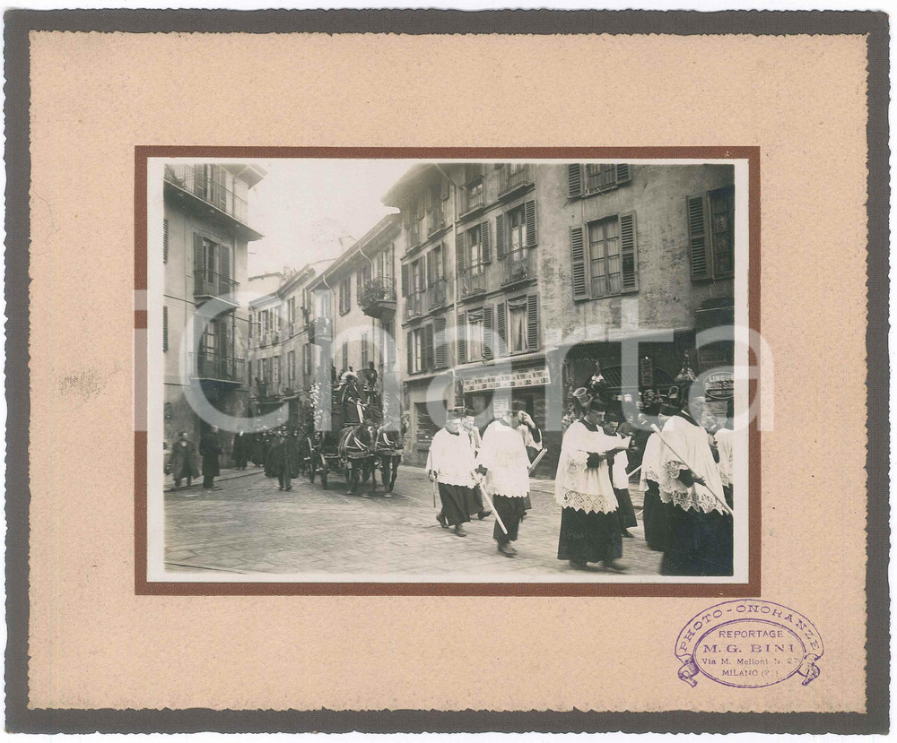 Fotografia d epoca originale 1915 ca MILANO BRERA  Funerali Ernesto ORSI  Corteo  Foto M. G. BINI 1