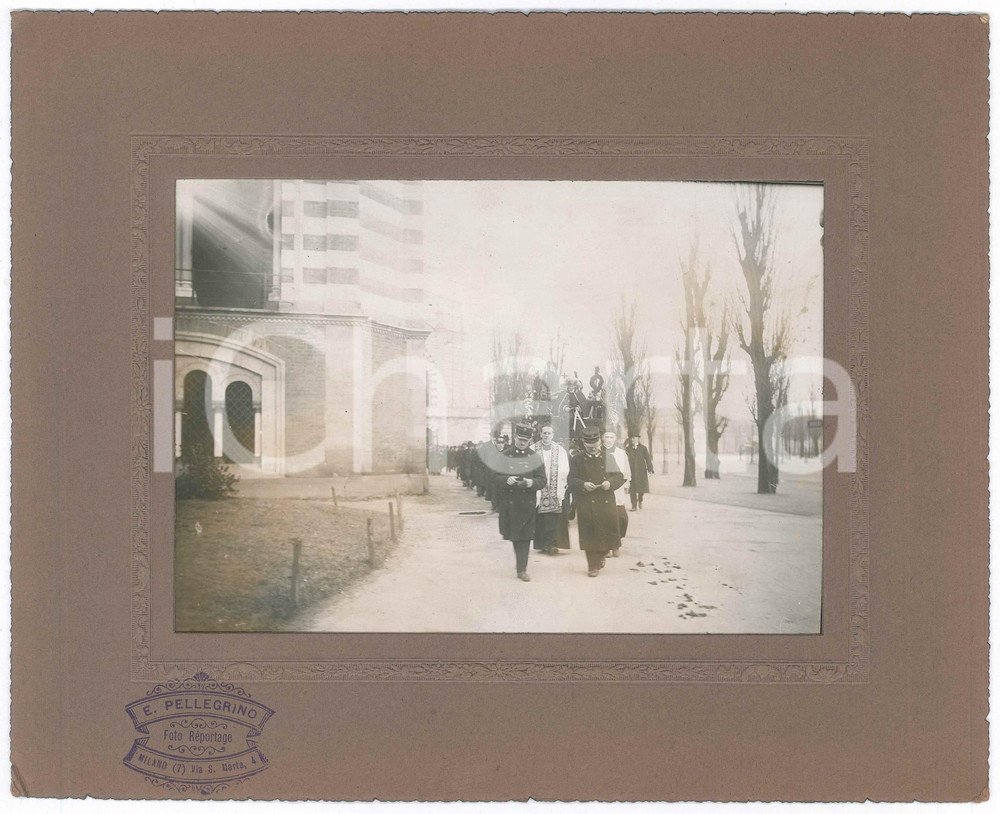 Fotografia d epoca originale 1915 ca MILANO Corteo funebre  Cimitero Monumentale Foto E. PELLEGRINO 2 1