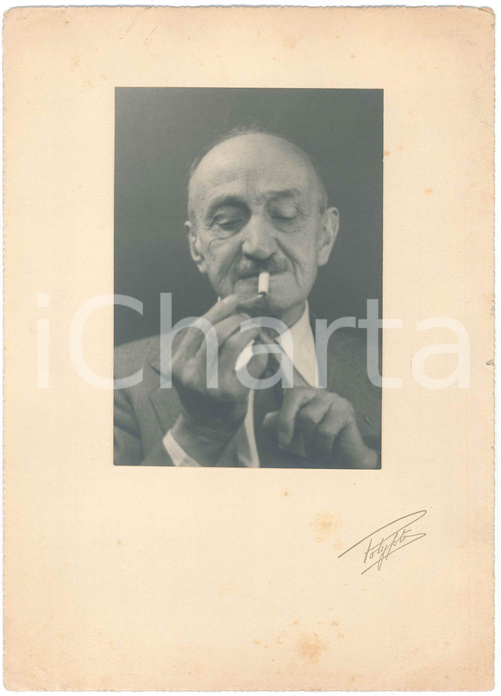 Fotografia d epoca originale 1940 ca AREA DI COMO Ernesto REINACH fuma una sigaretta  Foto 21x30 cm 1