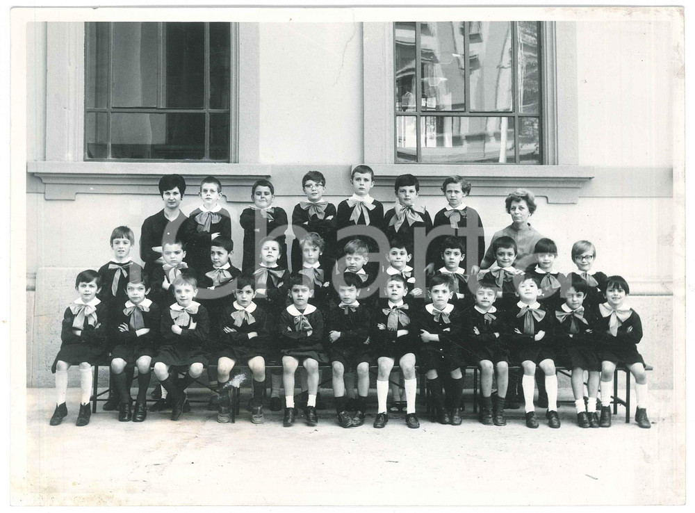 Fotografia d epoca originale 1965 ca MILANO Scuola Elementare MOROSINI  Classe maschile  Foto gruppo 24x18 1