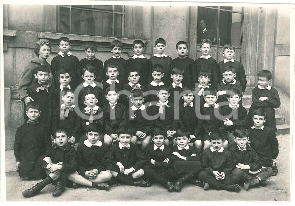Fotografia d epoca originale 1965 ca MILANO Scuola Elementare MOROSINI  Classe maschile Foto di gruppo 1