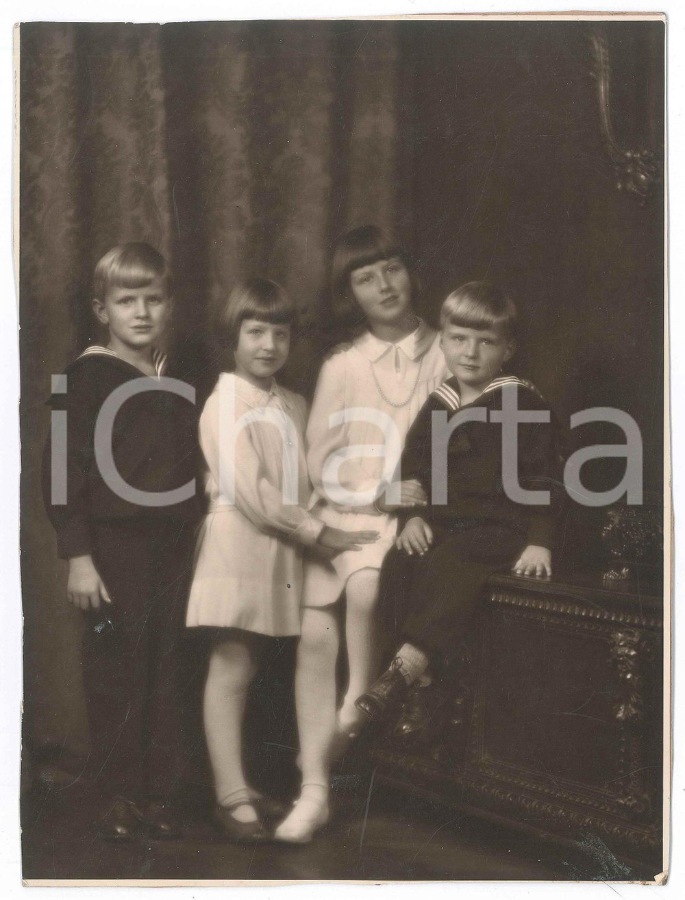 Fotografia d epoca originale 1930 ca MILANO ? Ritratto di quattro fratellini  Fotografia 17x23 cm 1