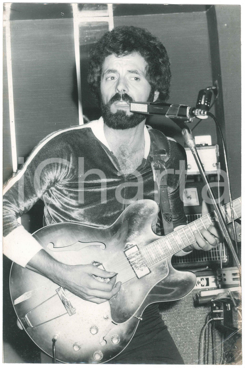 Fotografia d epoca originale 1975 ca ITALIA  MUSICA Angelo BASILE Ritratto del cantautore  Foto 20x30 cm 1
