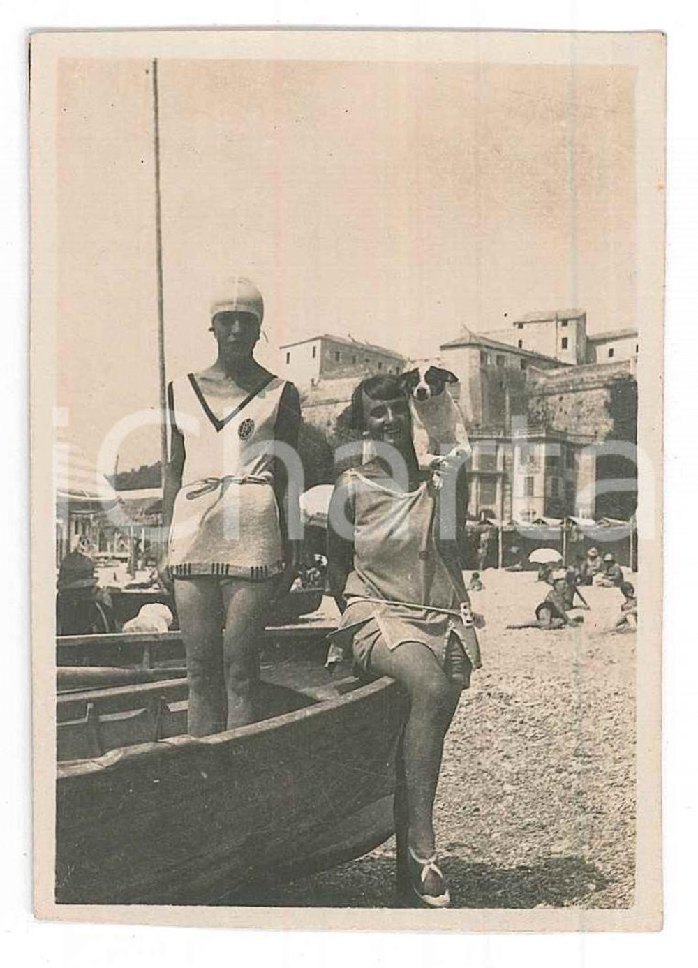 Fotografia d epoca originale 1925 ca COSTUME ITALIA Ragazze in spiaggia con il cane  Foto anonima 6x8 cm 1