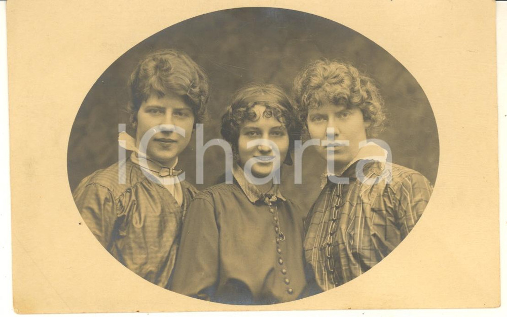 Fotografia d epoca originale 1905 ca PFORZHEIM GERMANY Portrait of three sisters Photo S. WRONKER 14x9 cm 1