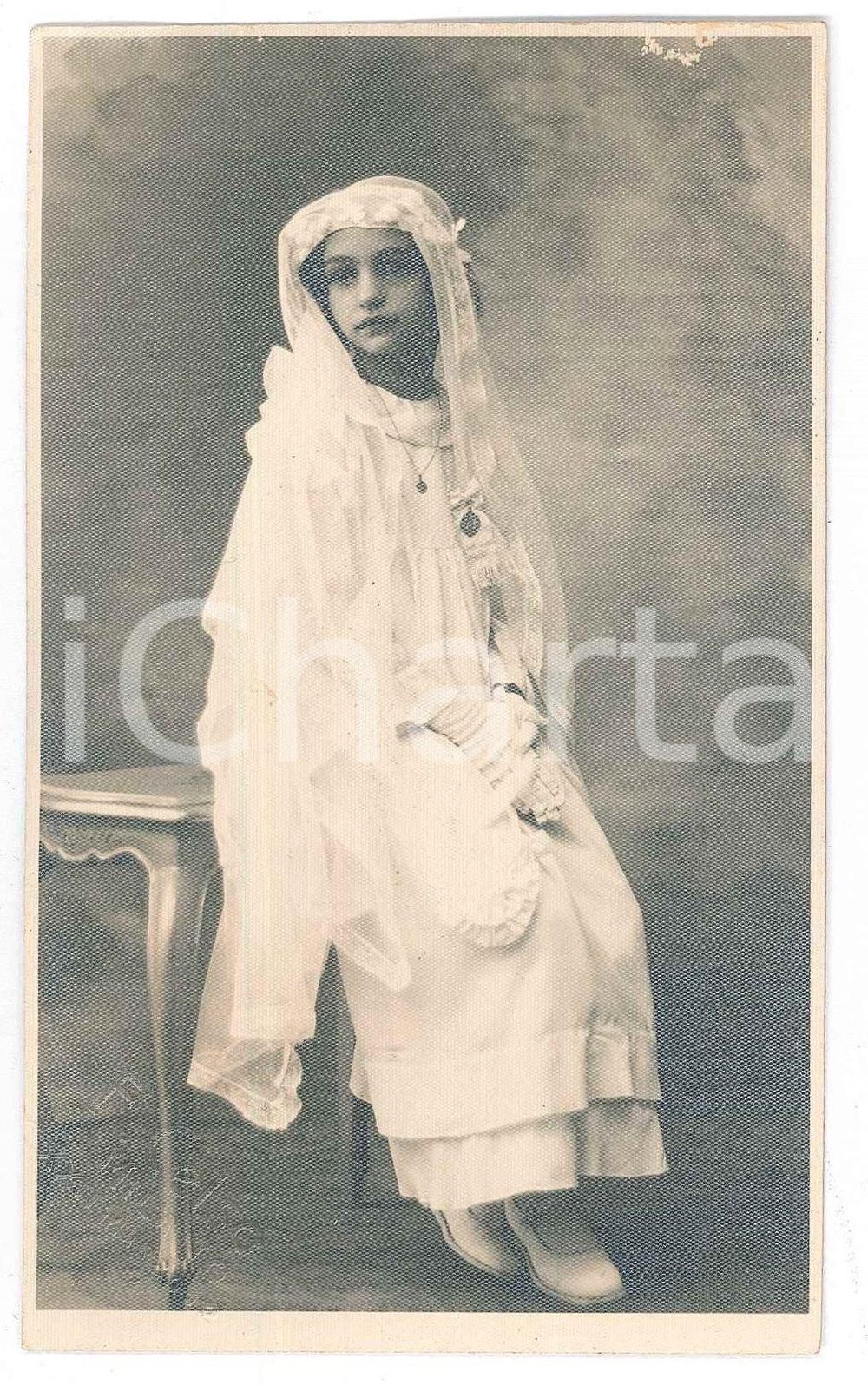 Fotografia d epoca originale 1930 ca MILANO  Bambina alla Prima Comunione  Foto F. CELSO 8x13 cm 1