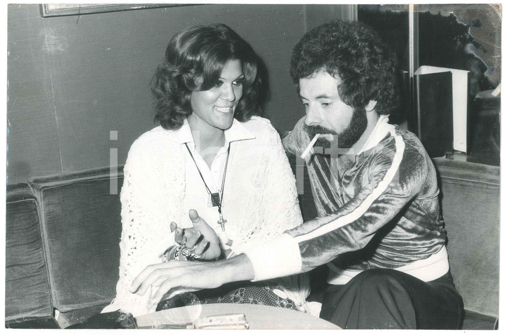 Fotografia d epoca originale 1975 ca ITALIA MUSICA Angelo BASILE Ritratto del cantautore  Foto 30x20 cm 2 1