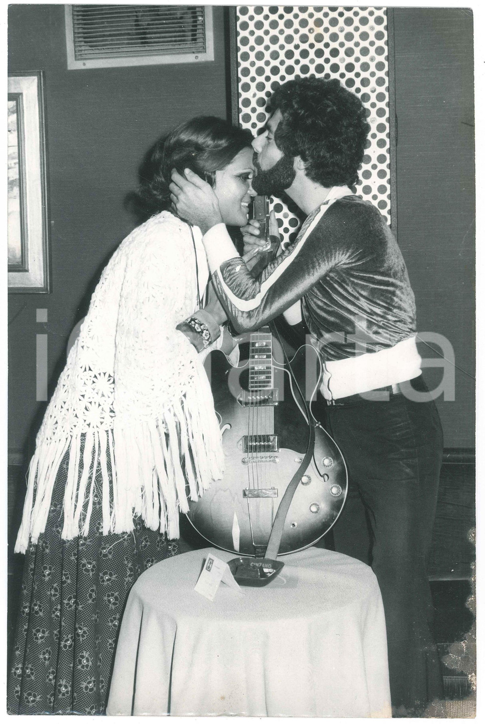 Fotografia d epoca originale 1975 ca ITALIA MUSICA Angelo BASILE Ritratto del cantautore  Foto 20x30 cm 1 1