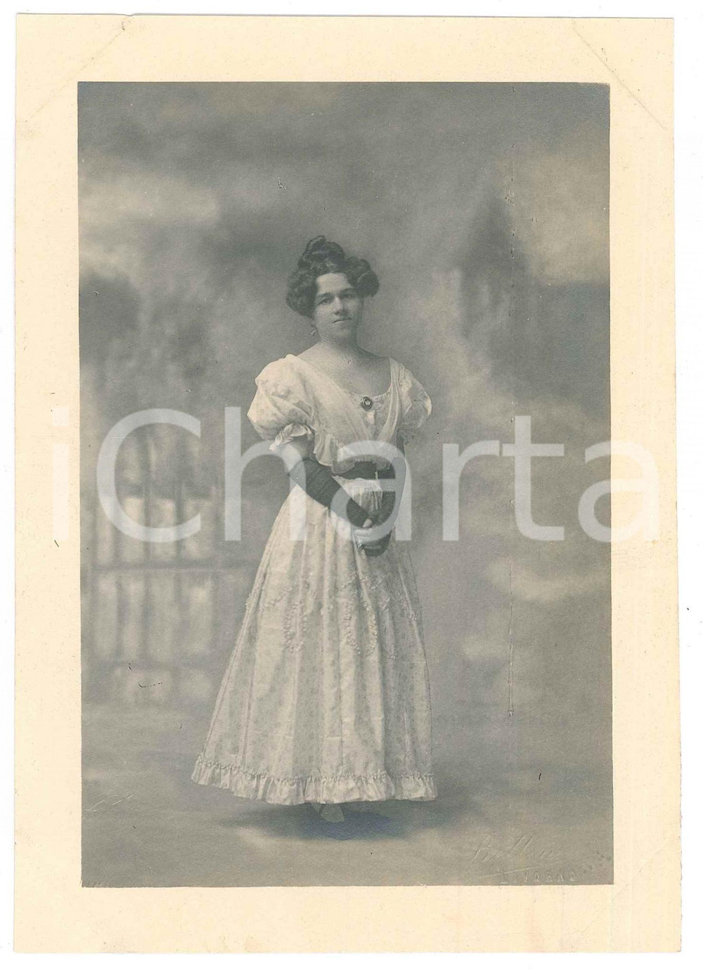 Fotografia d epoca originale 1920 ca ITALIA  TEATRO Attrice indossa abito di scena  Foto BETTINI  LIVORNO 1