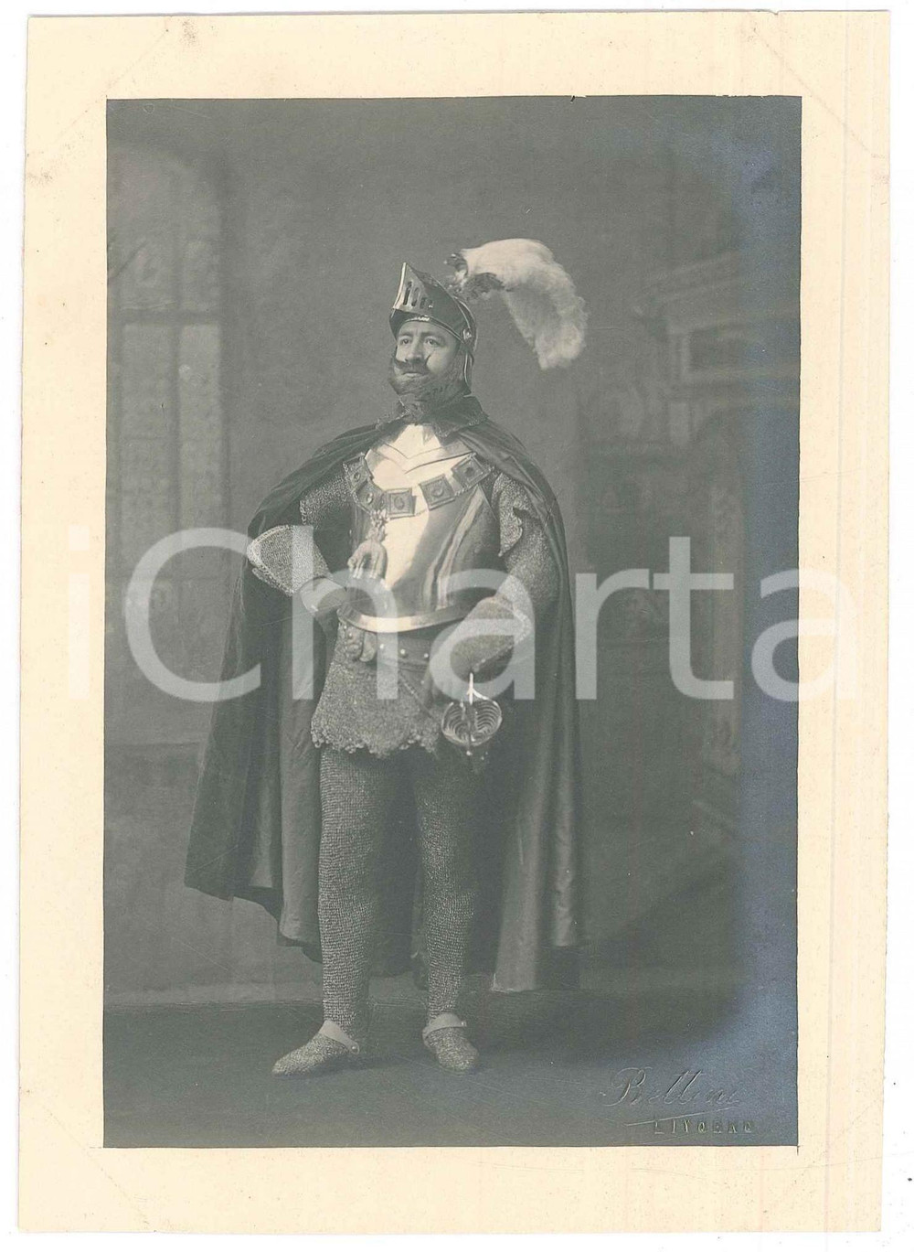 1920 ca ITALIA - TEATRO Attore con armatura medioevale - Foto BETTINI - LIVORNO