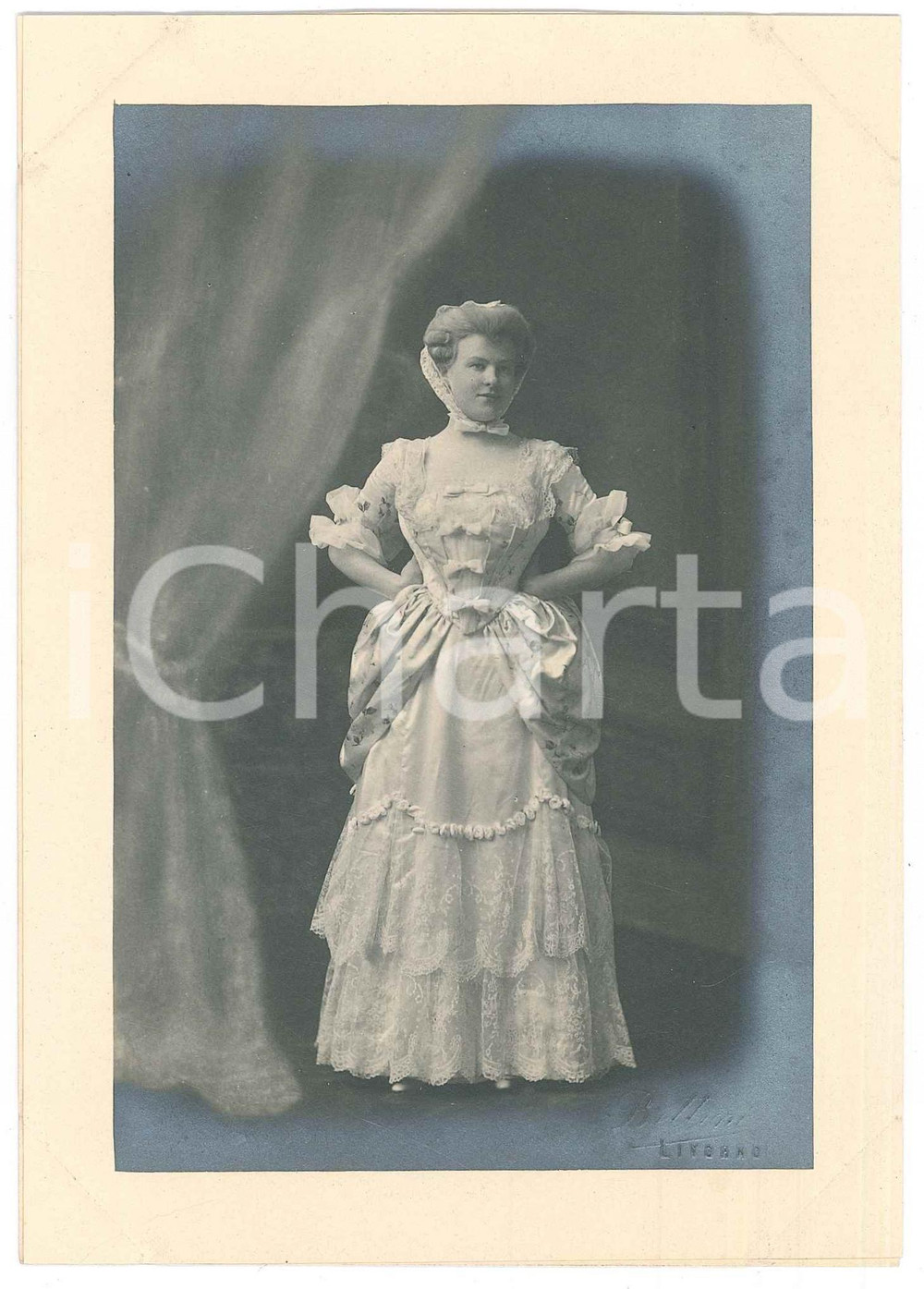 Fotografia d epoca originale 1920 ca ITALIA  TEATRO Attrice in abito da scena  Foto BETTINI  LIVORNO 1